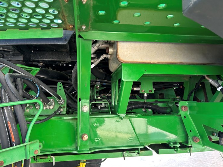 2015-john-deere-r4030-image-84
