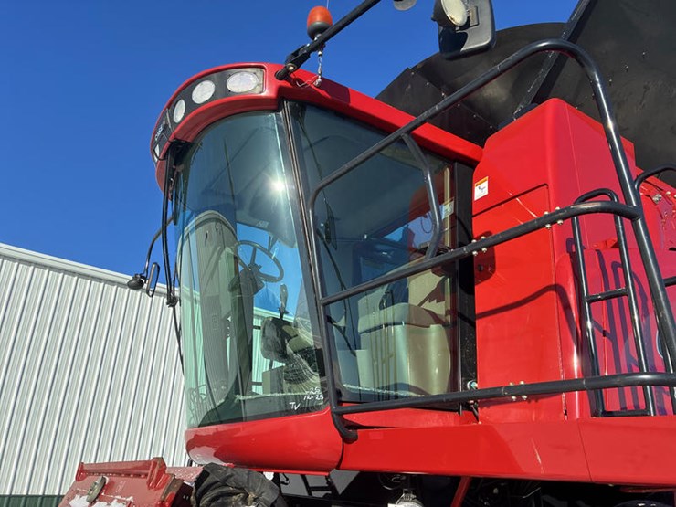 2010-case-ih-6088-image-22