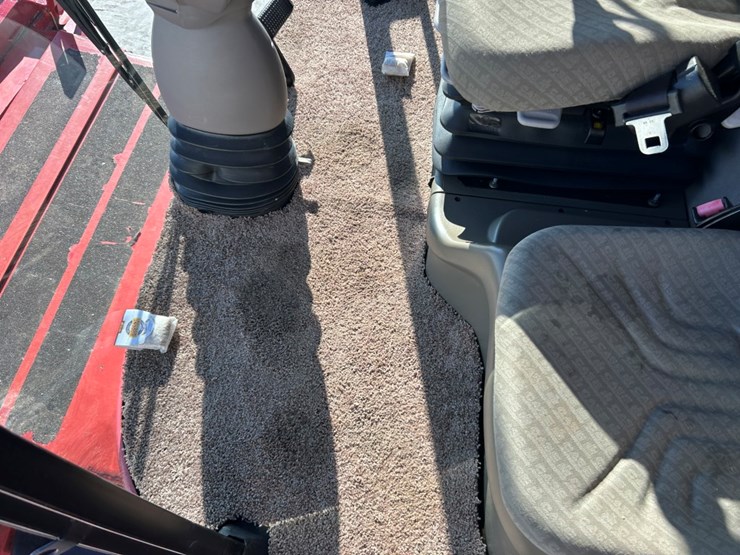 2007-case-ih-7010-image-32