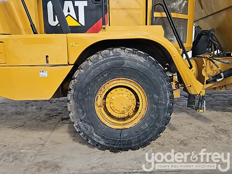 2016-caterpillar-725c2-image-13