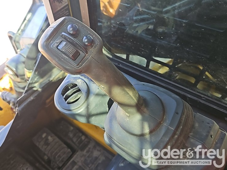 2023-deere-317g-image-28