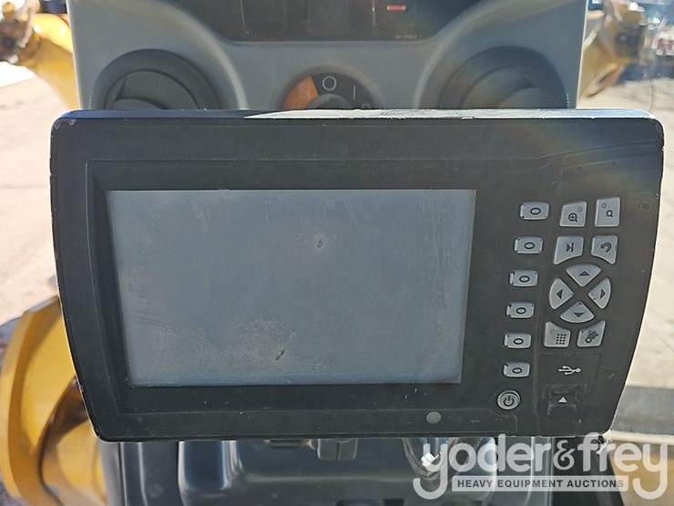 2019-caterpillar-12m3-image-42