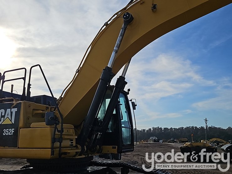 2019-caterpillar-352fl-image-17