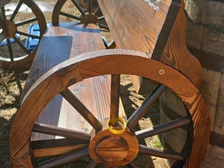 wagon-wheel-bench-image-2
