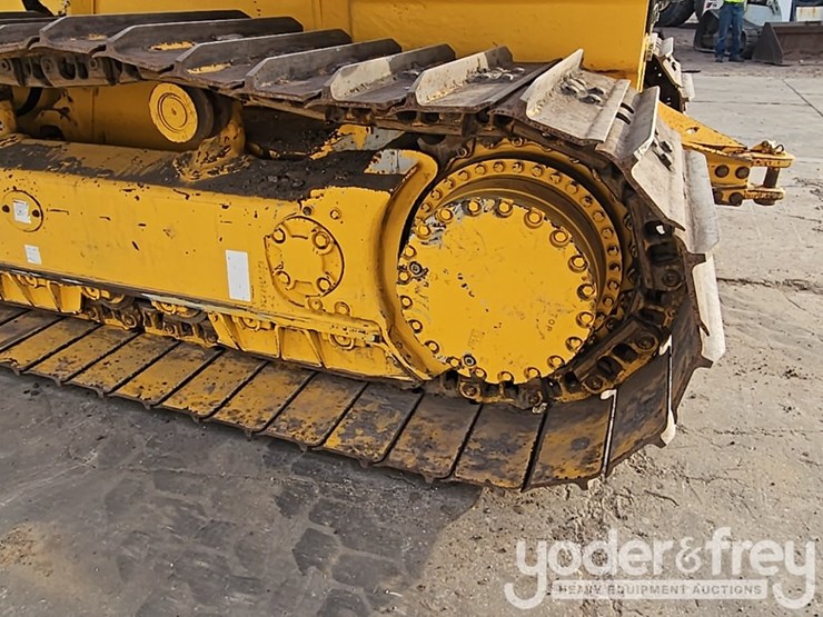 2023-komatsu-d61px-24-image-24