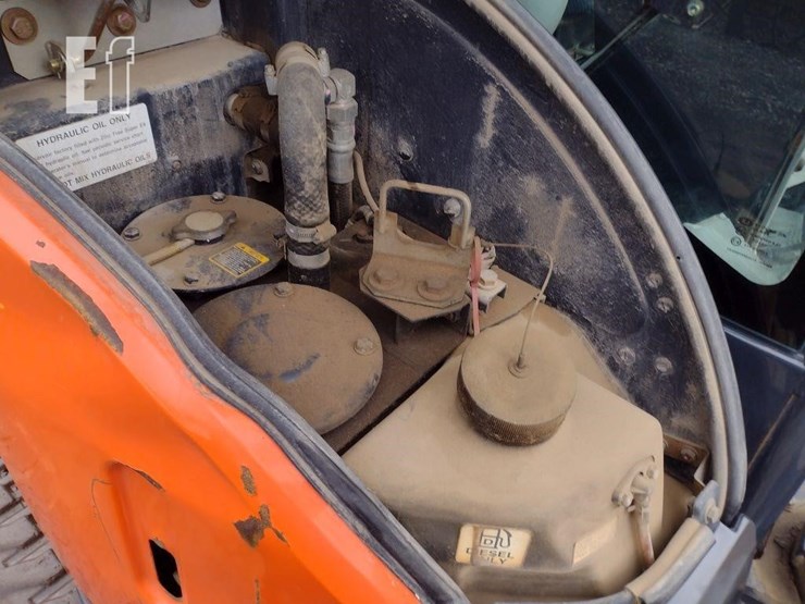 2014-hitachi-zx35u-image-43