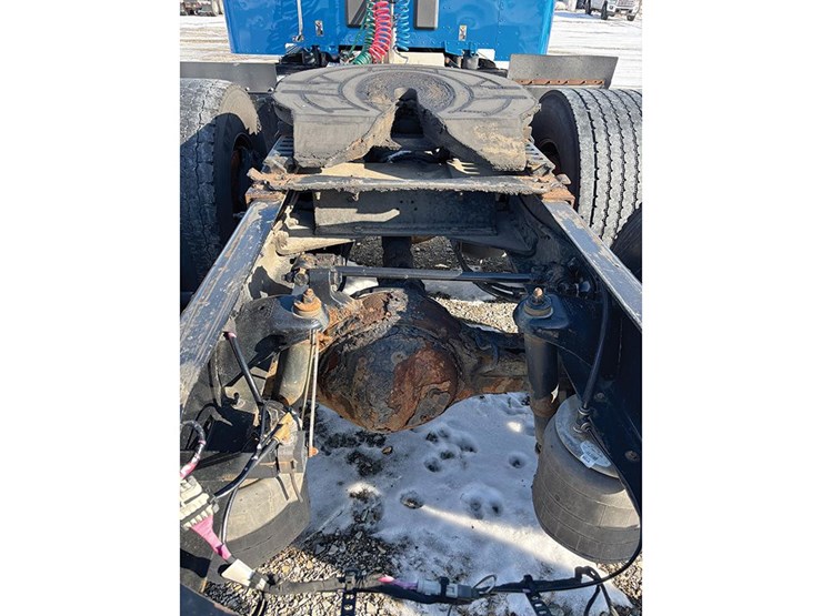 2019-peterbilt-579-image-7