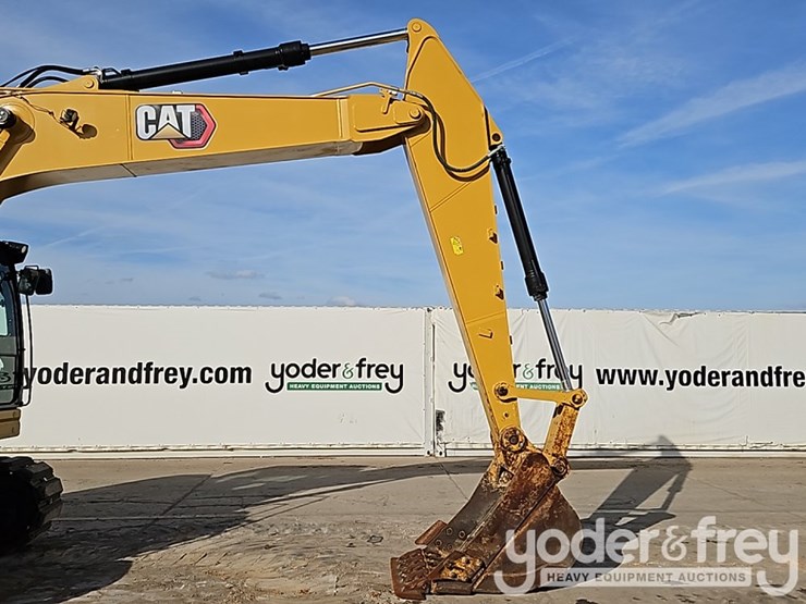 2021-caterpillar-325-image-17