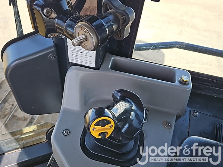 2022-komatsu-d61px-24-image-32