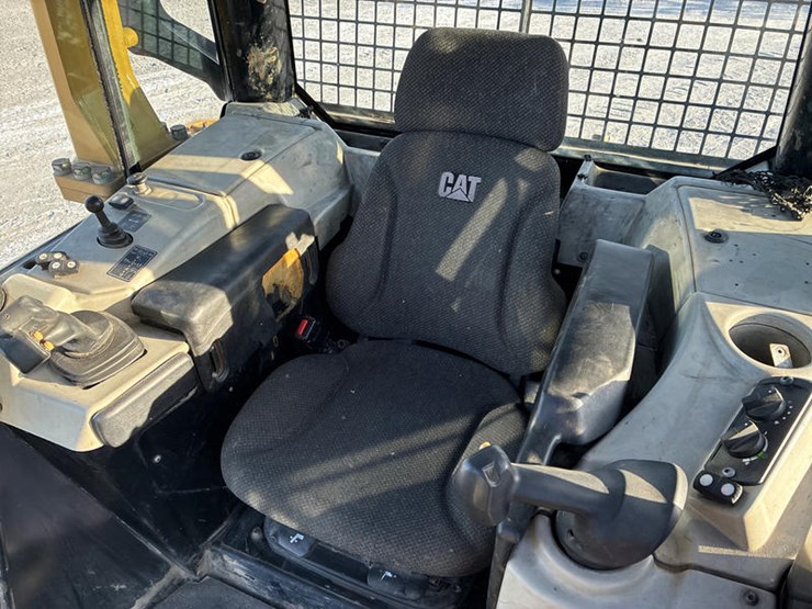 2016-caterpillar-d6n-lgp-image-64