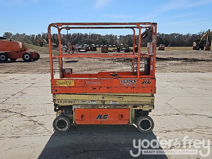 2016-jlg-1930es-image-5