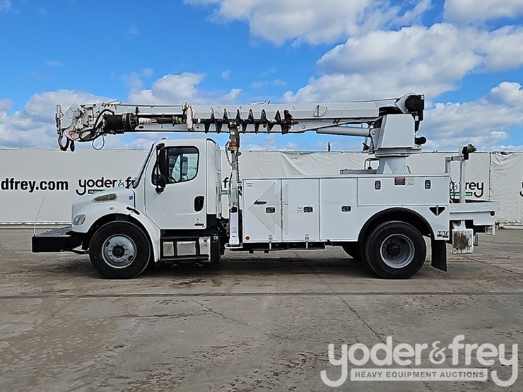 2011-freightliner-m2-106-image-3