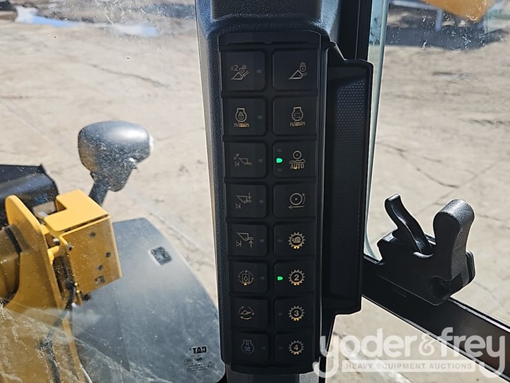 2026-caterpillar-930-image-36