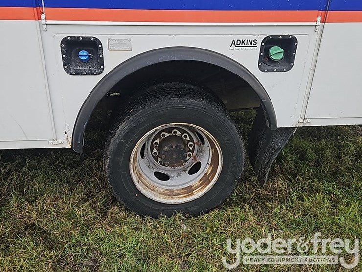 2016-ford-f550-image-17