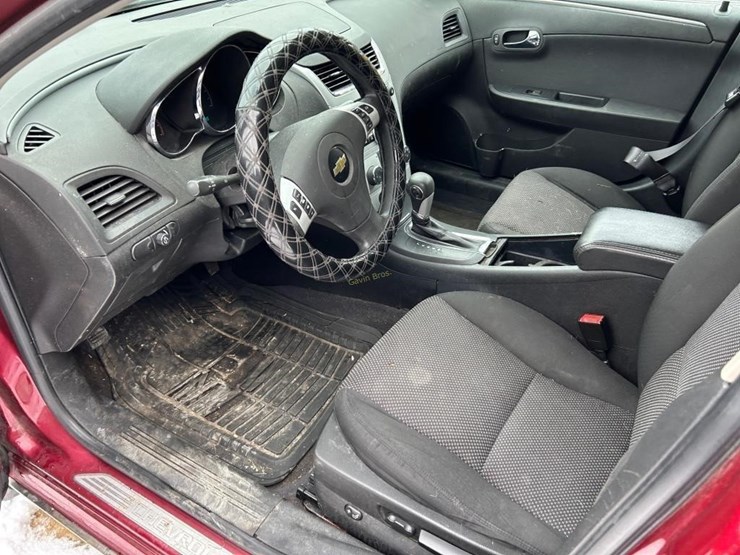 2011-chevrolet-malibu-sedan-image-10