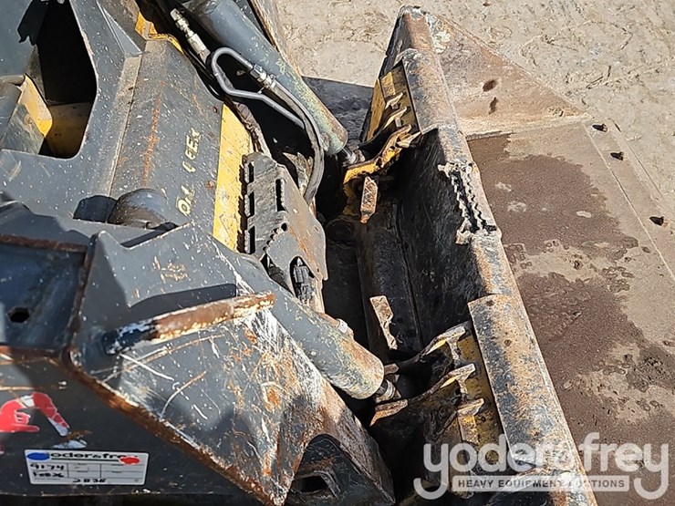 2019-deere-317g-image-12