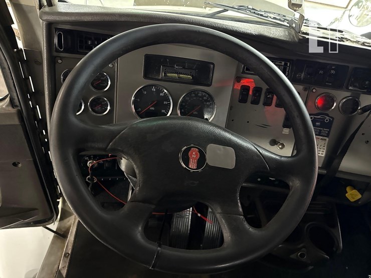 2015-kenworth-t370-image-17