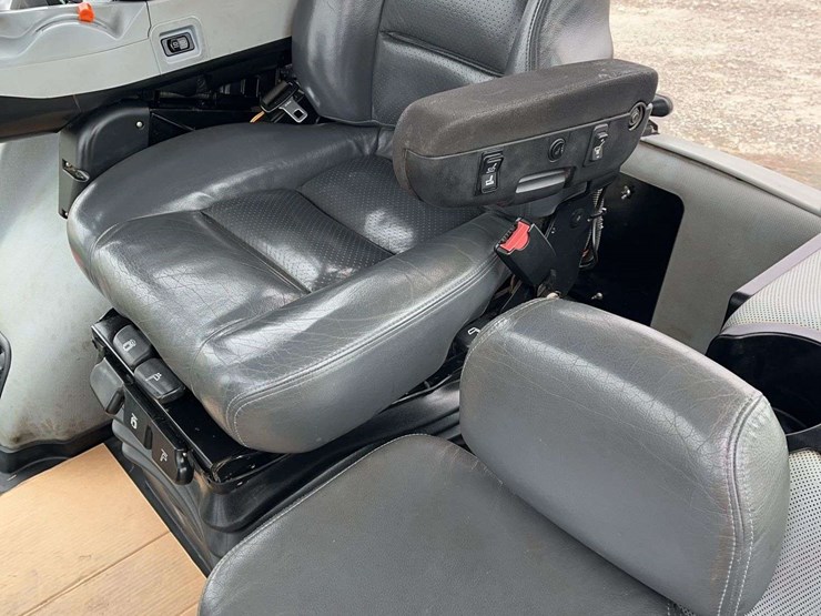 2012-new-holland-275-image-21