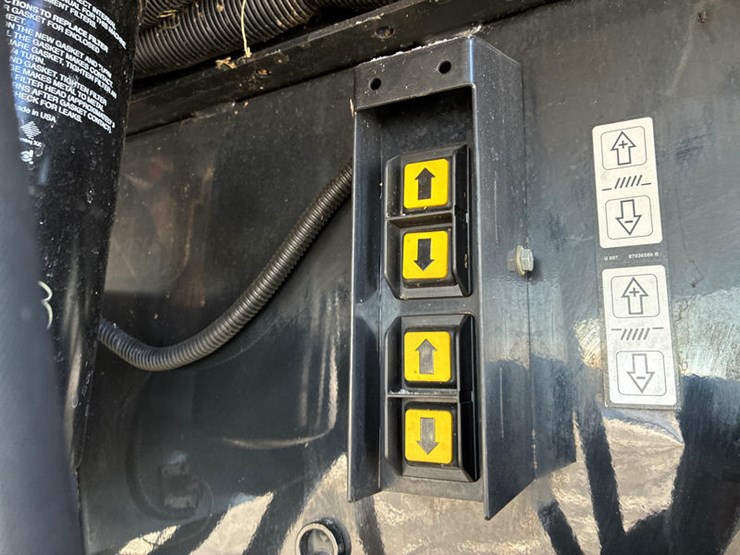 2010-case-ih-6088-image-85