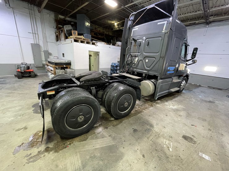 #6225-•-2021-freightliner-cascadia-semi-truck-(title-in-delay)-image-5