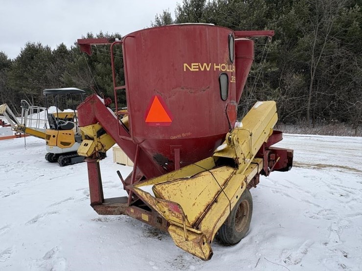 new-holland-353-image-4