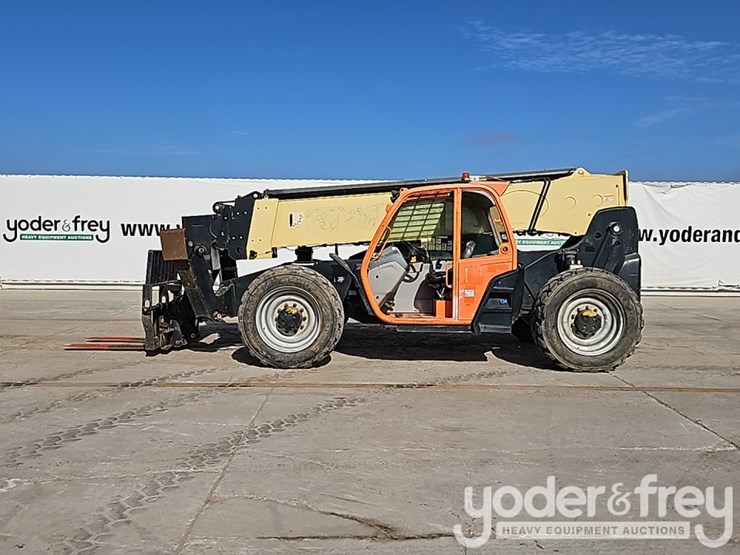 2016-jlg-1055-image-3