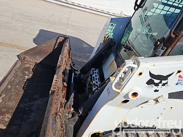 2017-bobcat-t770-image-16