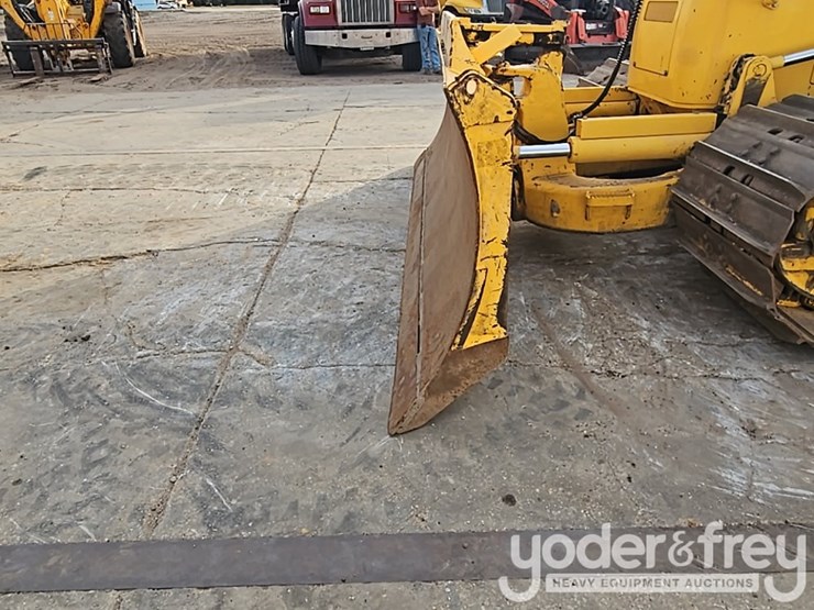 2023-komatsu-d61px-24-image-13