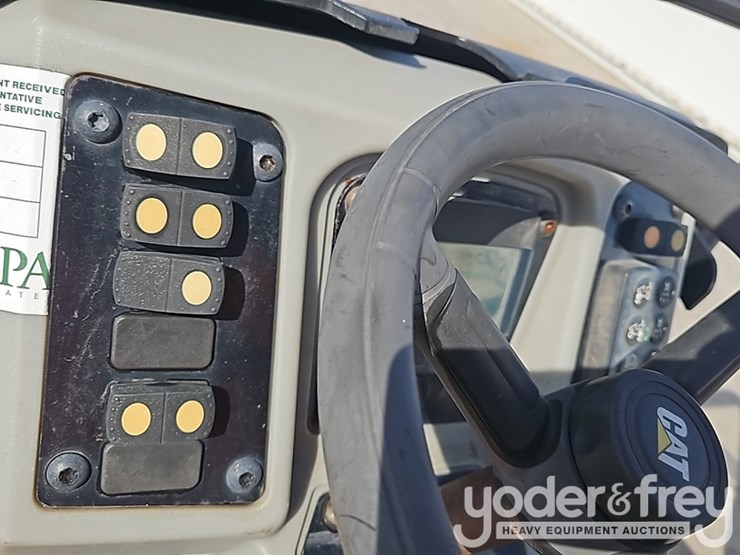 2018-caterpillar-cb34b-image-23