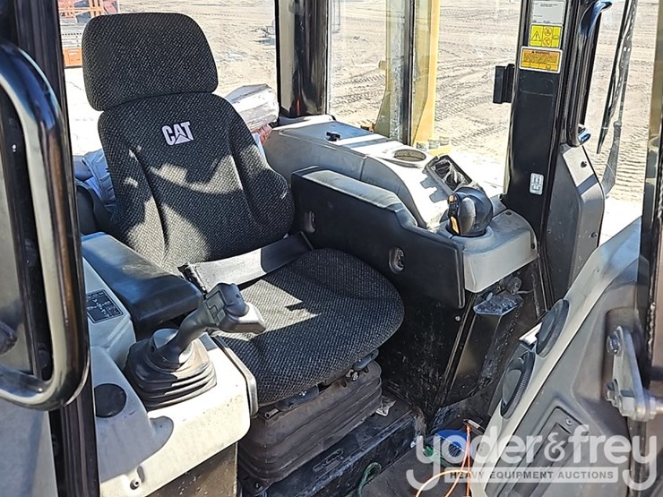 2018-caterpillar-d6n-image-26