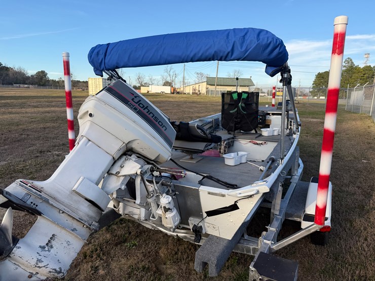 #27-•-#5193-•-12’-welded-aluminum-boat-with-johnson-50vro-motor-and-minn-kota-trolling-motor-on-trailer-image-13