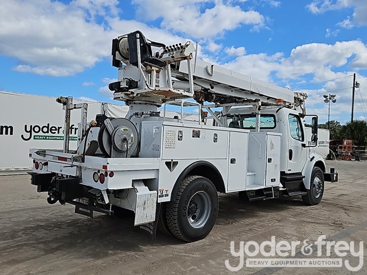 2011-freightliner-m2-106-image-5