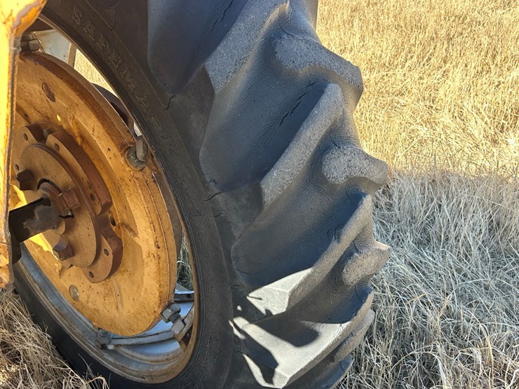 minneapolis-moline-m602-image-12