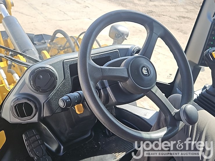 2026-caterpillar-926-image-32