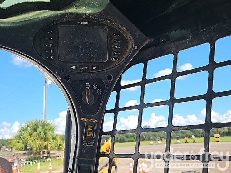 2017-bobcat-t770-image-105
