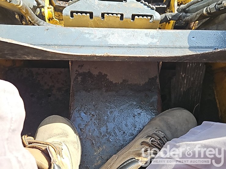 2016-deere-317g-image-29