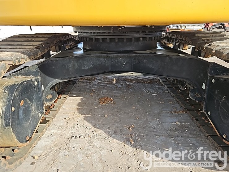 2021-caterpillar-325-image-28