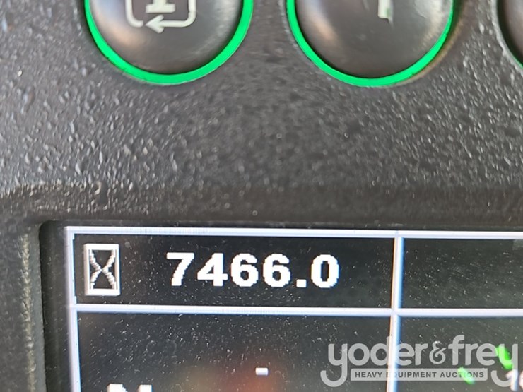2019-deere-310e-image-35