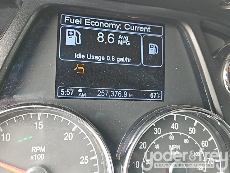 2021-peterbilt-567-image-36