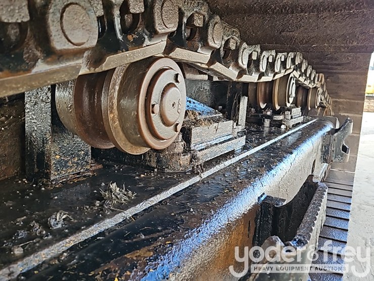 2019-caterpillar-352fl-image-11