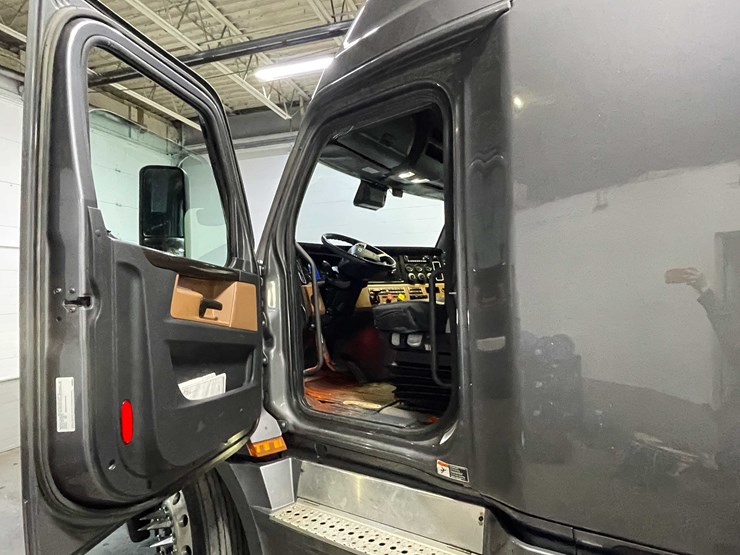 #6224-•-2022-freightliner-cascadia-semi-truck-(title-in-delay)-image-72