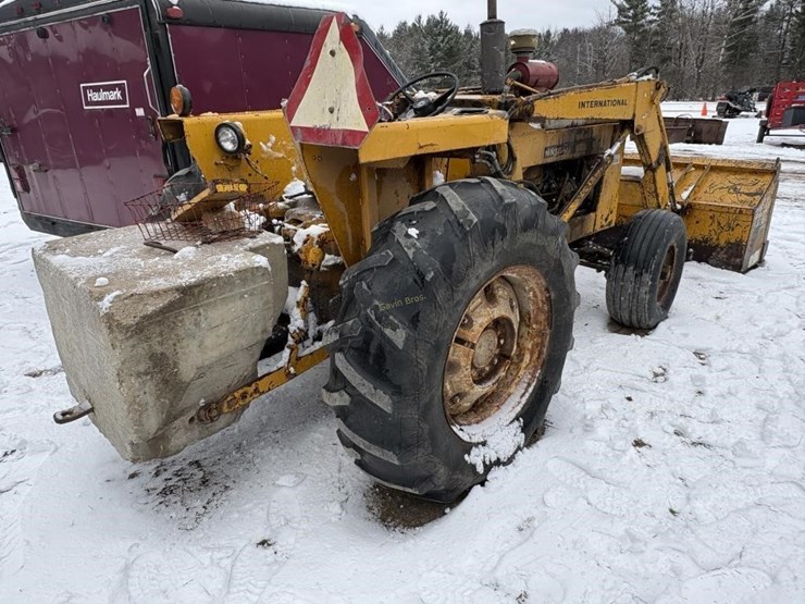 international-industrial-loader-tractor-image-4
