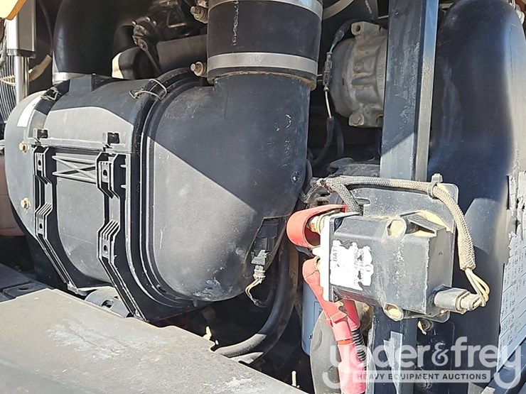 2017-case-621g-image-25