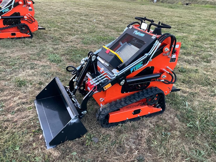 #1021-•-unused-future-ft36c-skid-steer-loader*-image-1