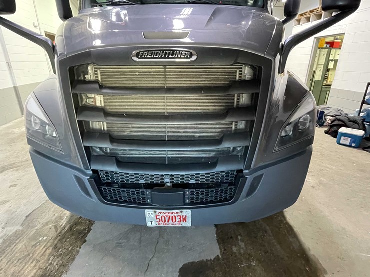 #6225-•-2021-freightliner-cascadia-semi-truck-(title-in-delay)-image-16