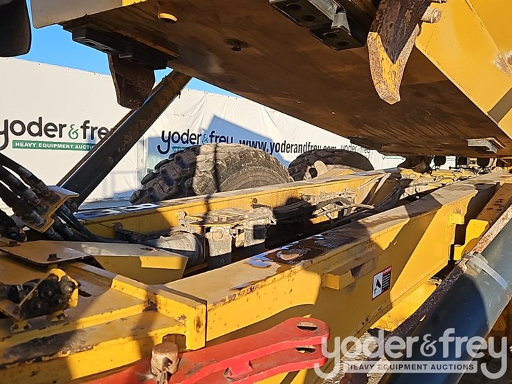 2019-deere-310e-image-24