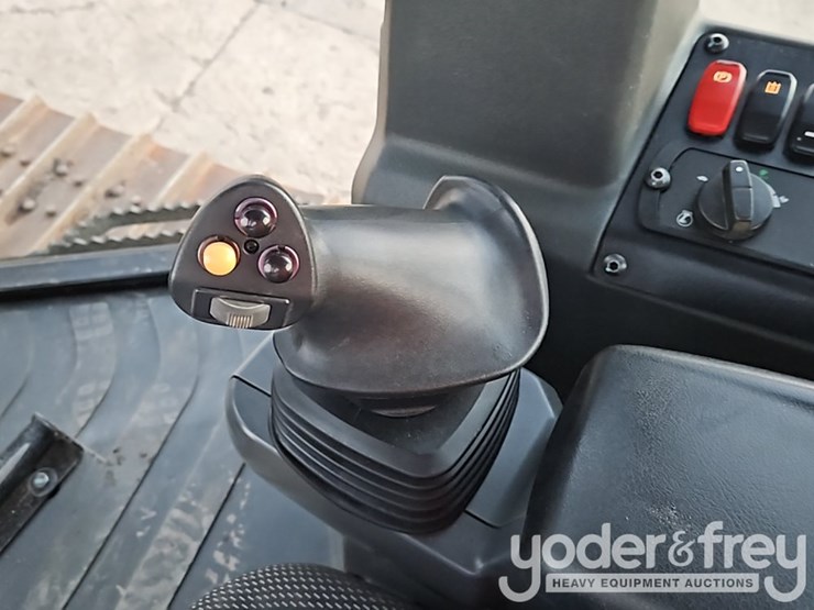 2022-caterpillar-d1-image-29