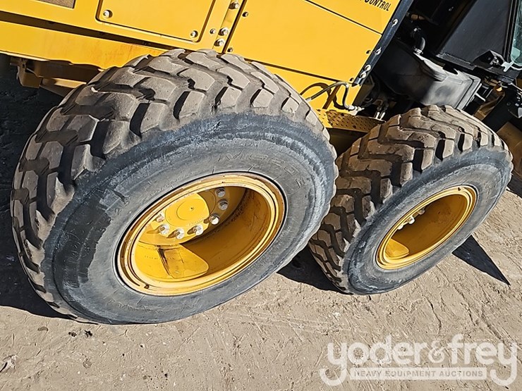 2019-caterpillar-12m3-image-10