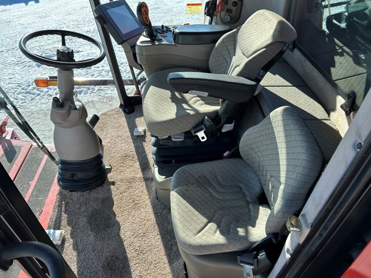 2007-case-ih-7010-image-33