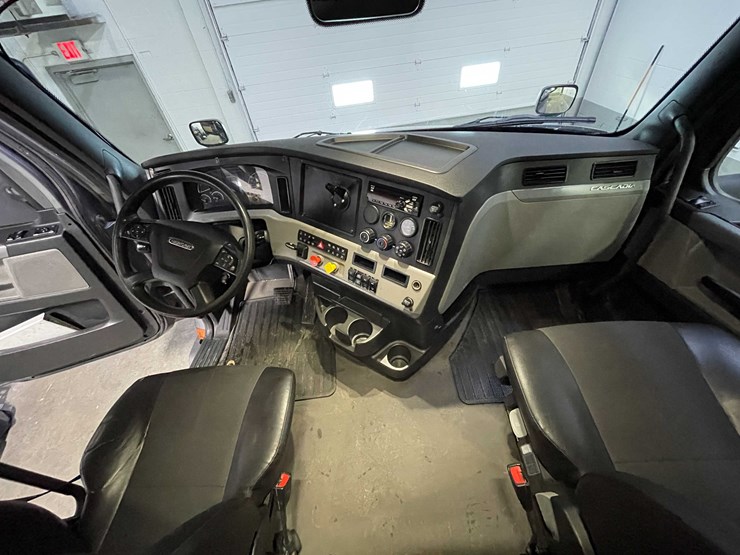 #6225-•-2021-freightliner-cascadia-semi-truck-(title-in-delay)-image-83
